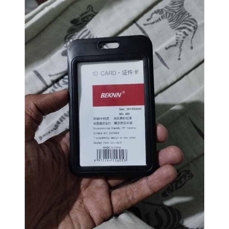 

Paket Spesial Tempat id card name tag holder muat dua kartu plastik hitam