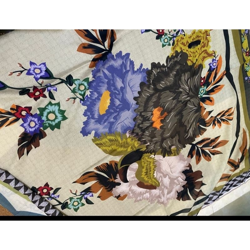 hijab segi 4 by vivi zubedi