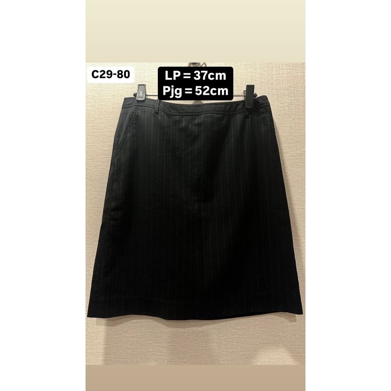 Rok Formal Wanita G 2000 Preloved - Mini Rok Kerja Bahan Katun Warna Hitam Pekat - Ukuran M [C29-80]