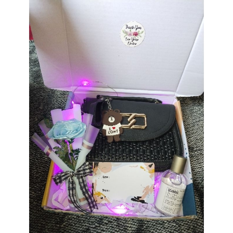 

Gift box hadiah spesial