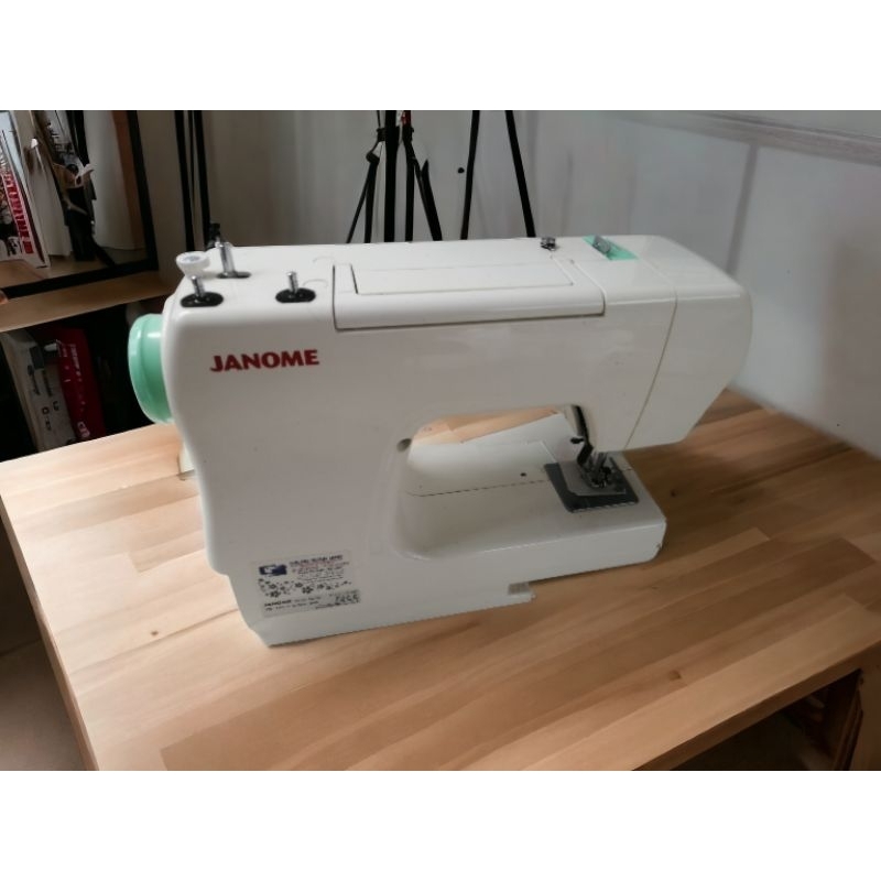 Mesin Jahit Portabel JANOME 2200XT