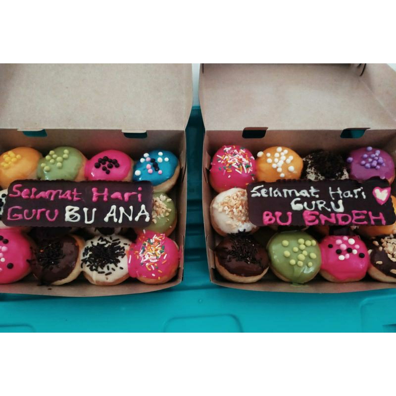 

donat mini isi 12 dengan tag coklat