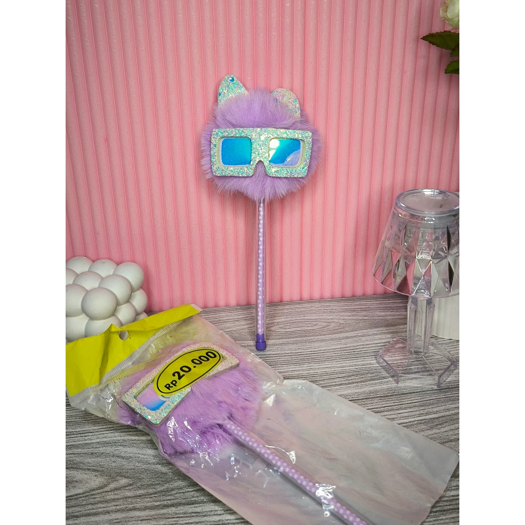 

Pulpen imut murah cantik bulu halus dengan kacamata