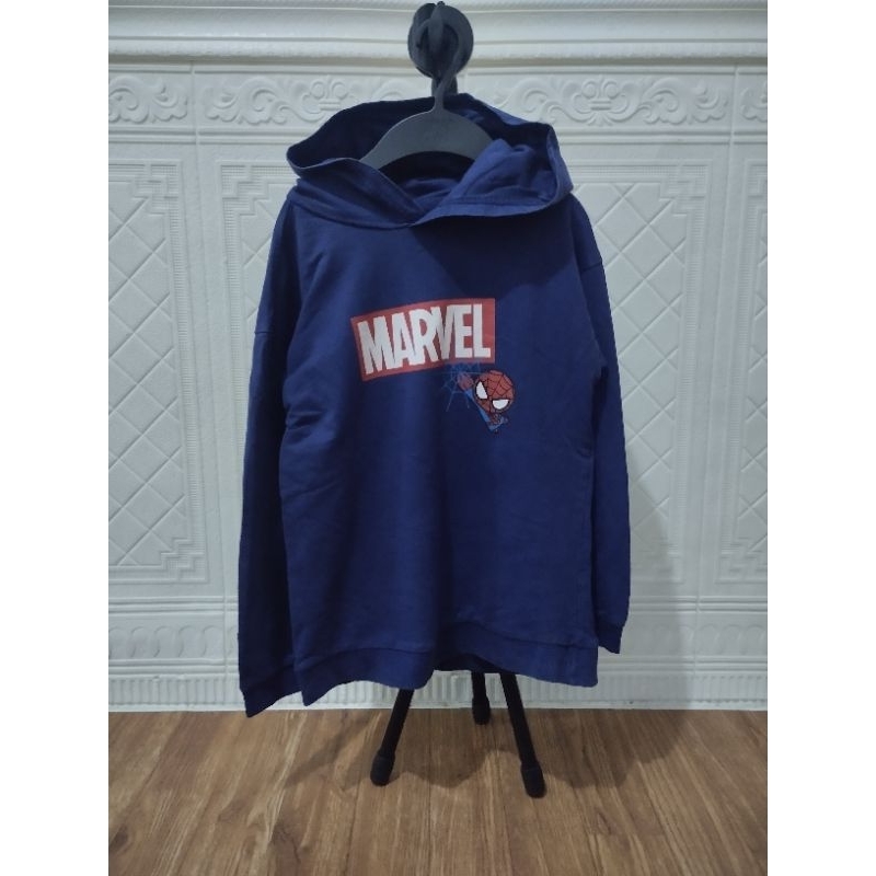 preloved sweater not Marvel
