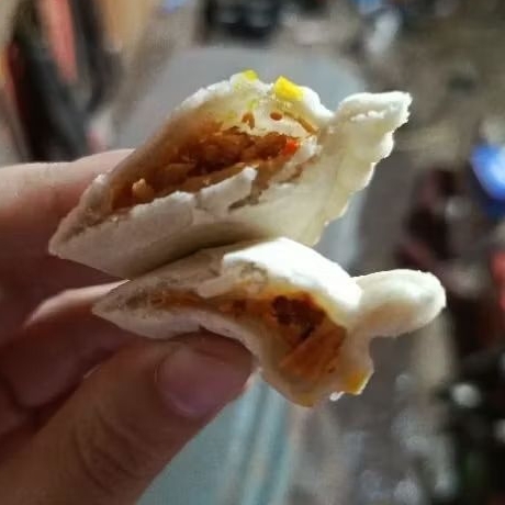 

cireng isi ayam suwir pedas,isi 10pcs/pack