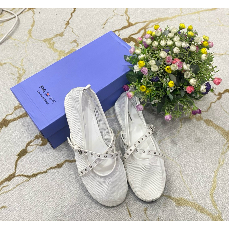 Sendal Sepatu Jaring Putih Wanita