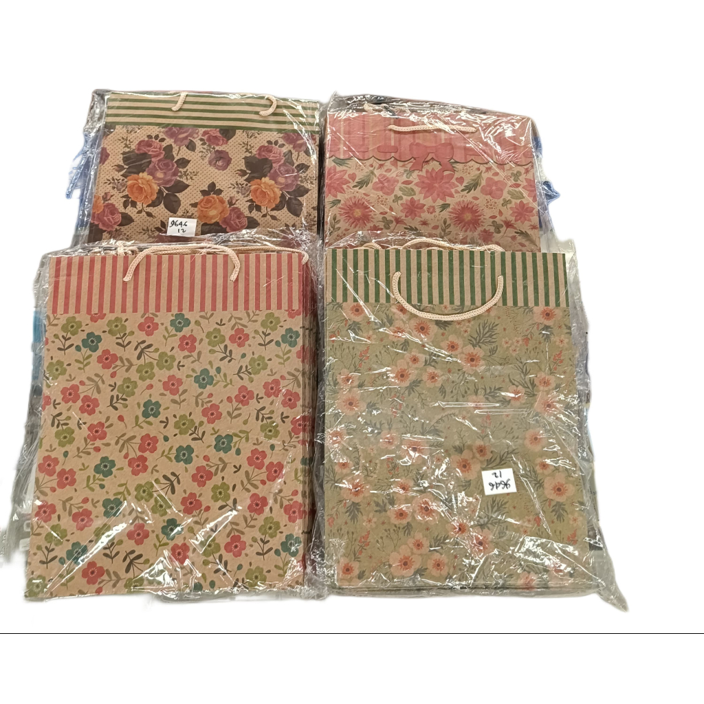 

PAPER BAG BATIK 24CM X 19 CM KECIL 1 LUSIN ISI 12 PCS