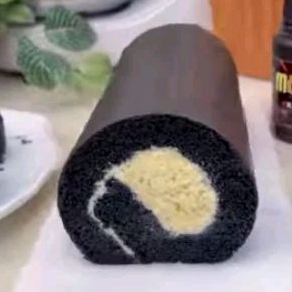 

Bolu Gulung ketan hitam buttercreamcheese