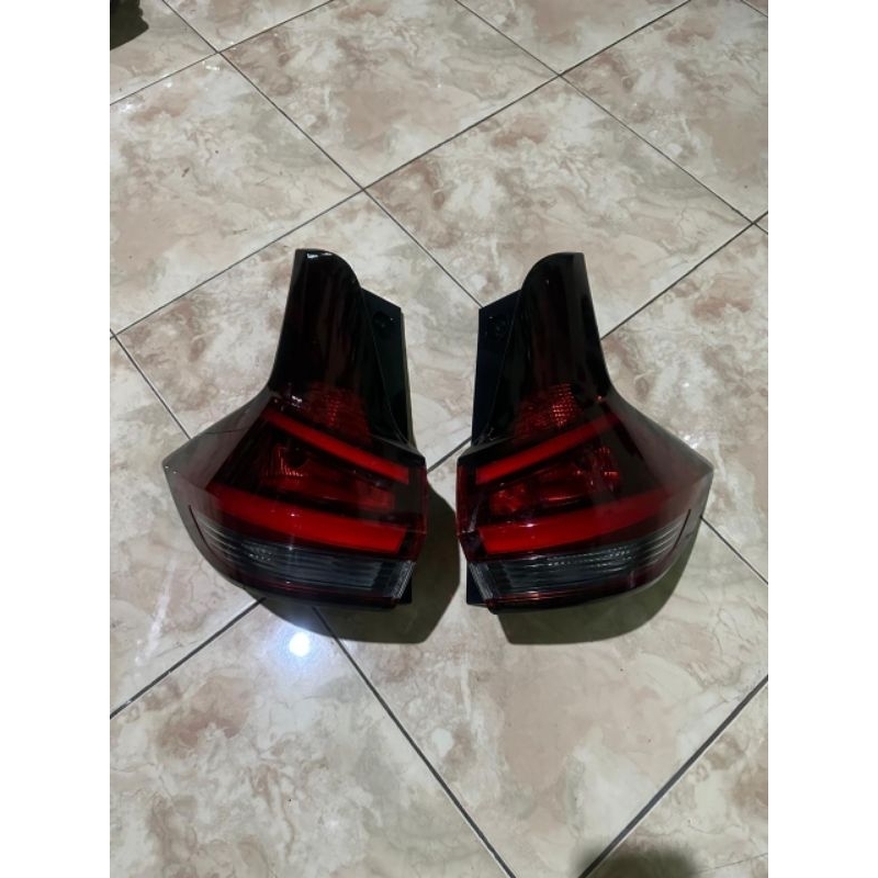 lampu belakang nissan allnew livina