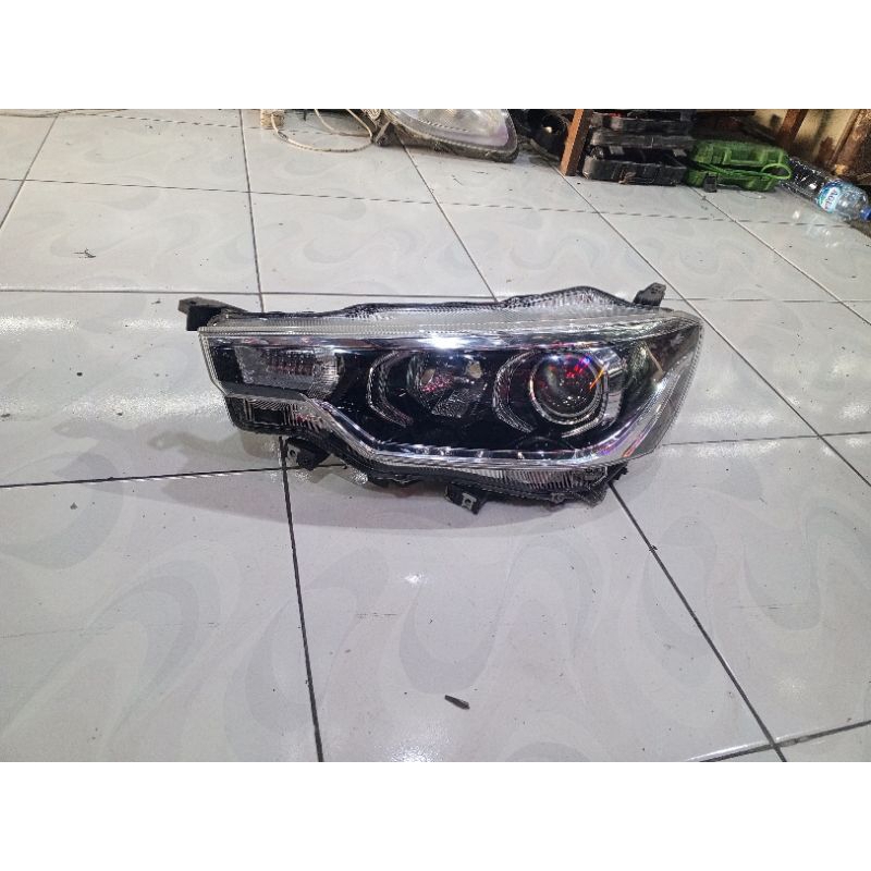 headlamp new Ertiga 2018-2022 original. lampu depan new Ertiga