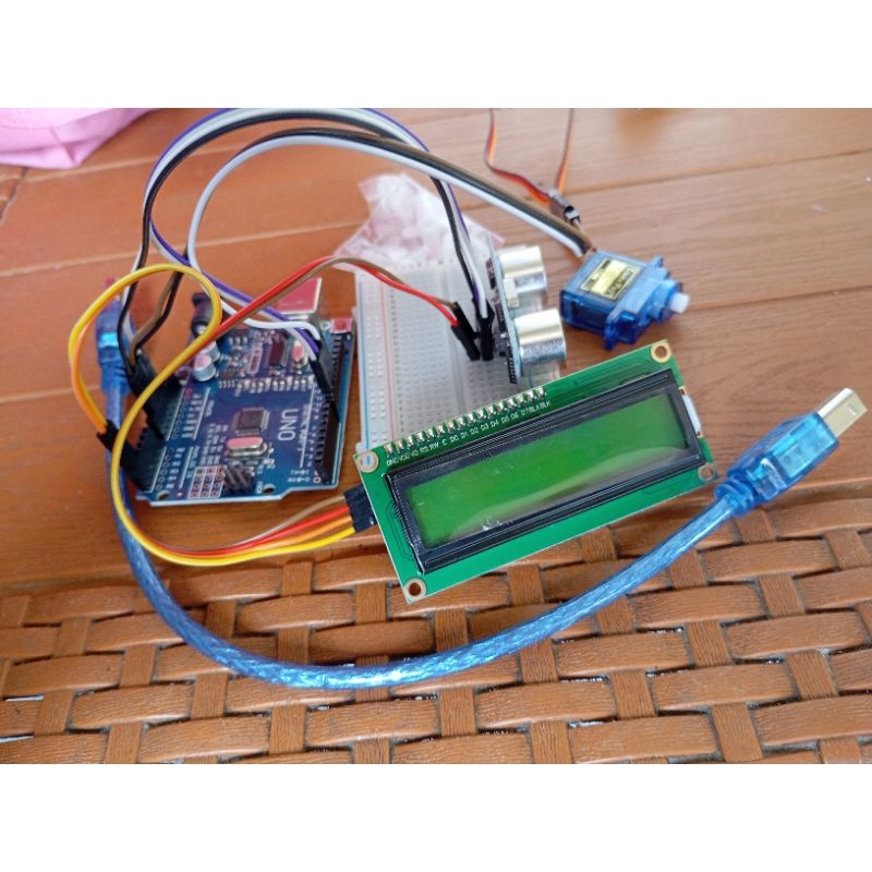 sistem palang pintu Parkir otomatis berbasis Arduino uno r3 sensor ultrasonik servo motor sg90 dan l