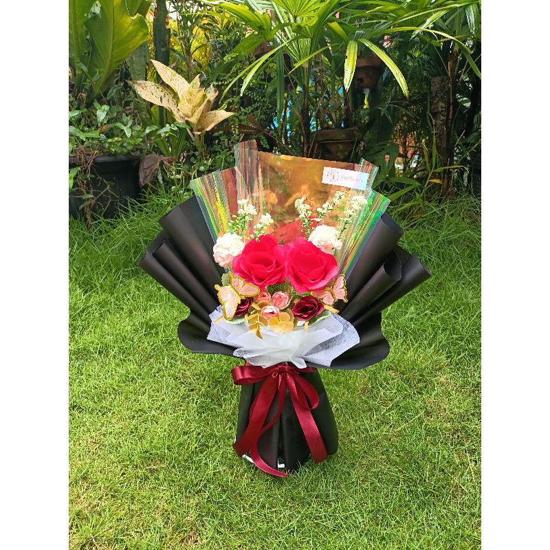 Buket Merah Hitam