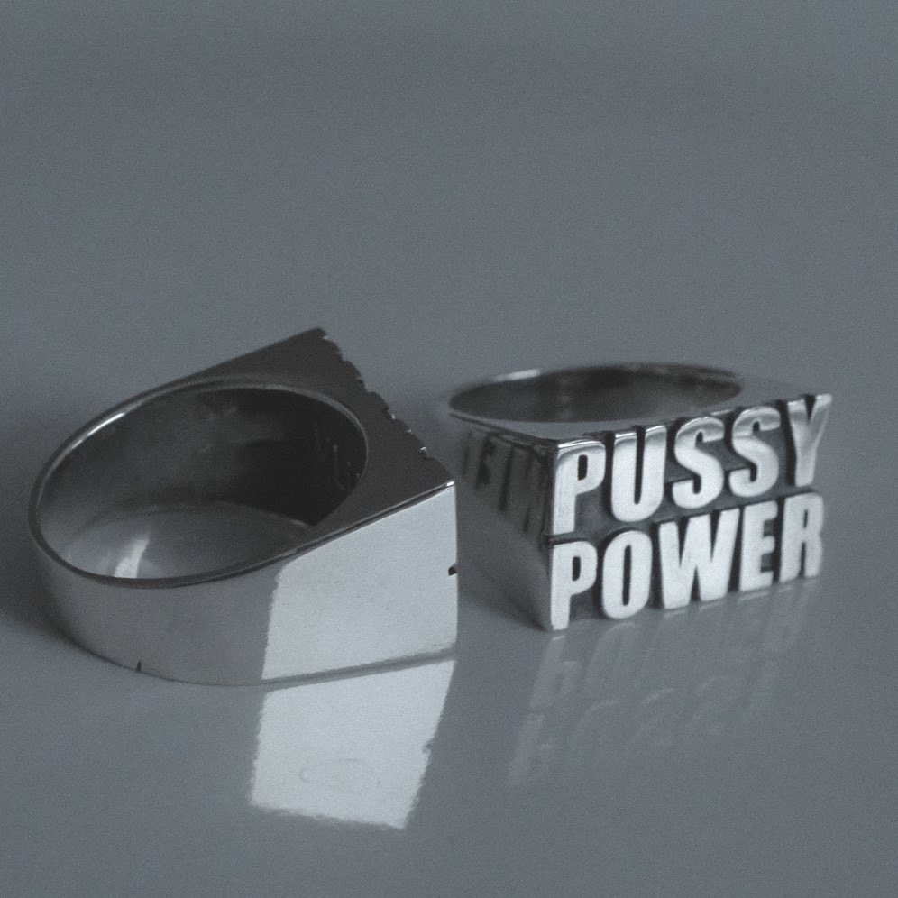 Cincin PussyPower - Women Power Girl Boss Feminine Lady Energy Ultimate Boss Babe Silver Import Clas