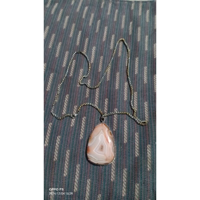 kalung dan liontin combong