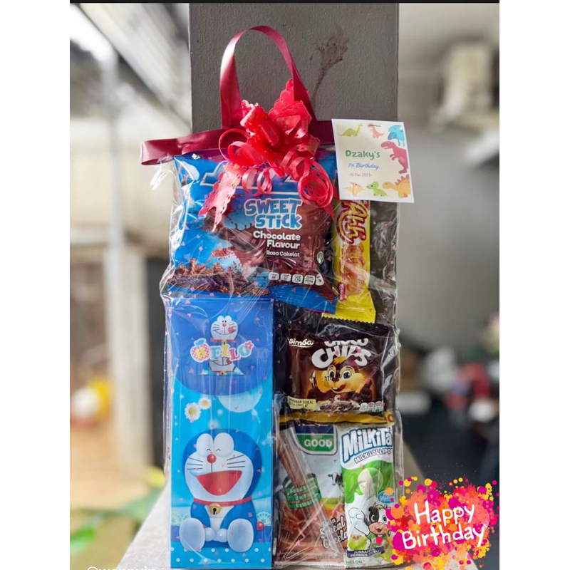 

FREE CARD HAMPERS SNACK BINGKISAN + KOTAK PENSIL KEMASAN ULTAH