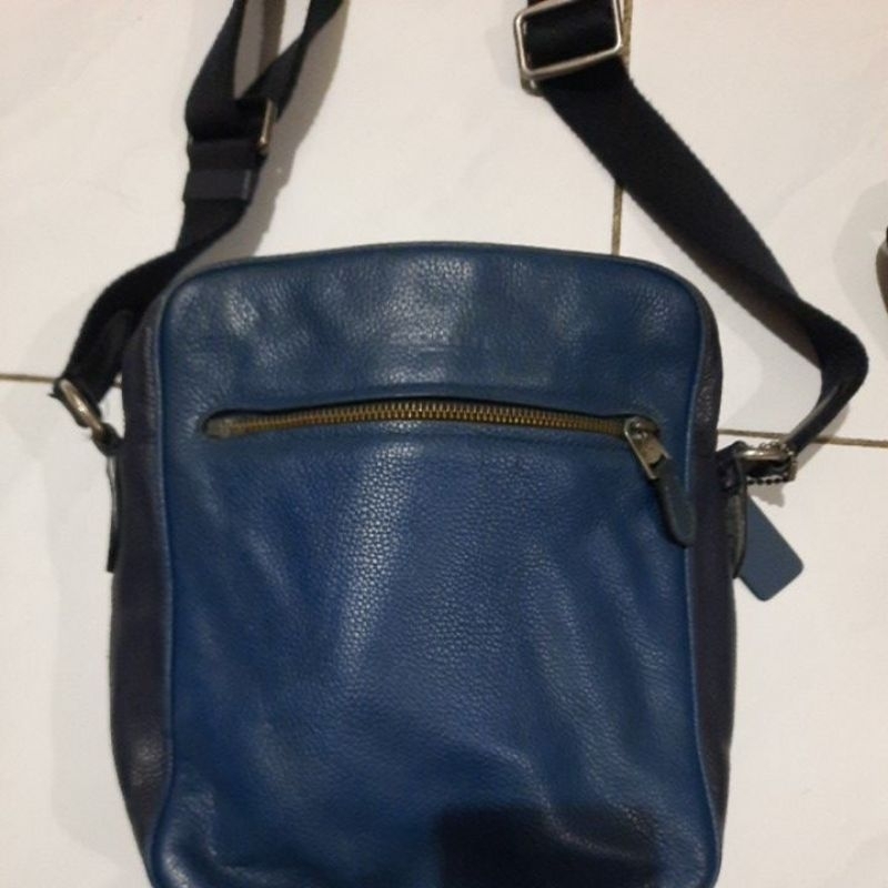 sling bag pria coach