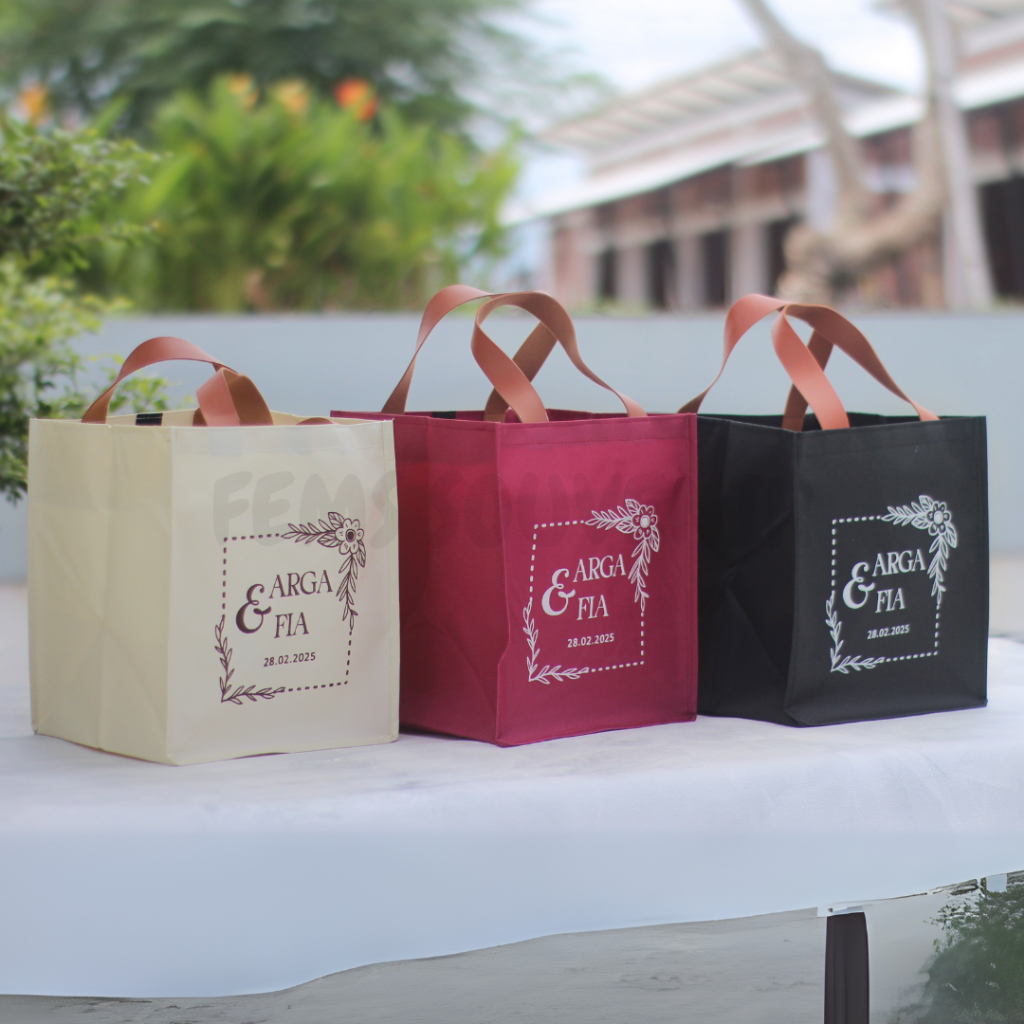 Souvenir BUNNY BAG SIZE M Tas bingkisan ulang tahun, hajatan pernikahan, muat kotak makan 20x20 cm