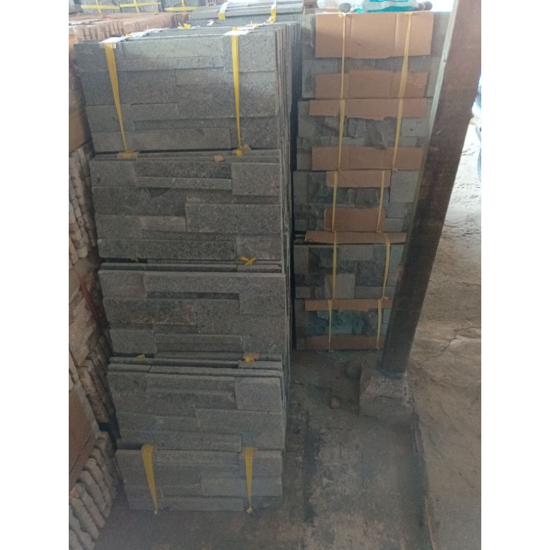 

Batu Mozaik andesit timbul tenggelam 20x40