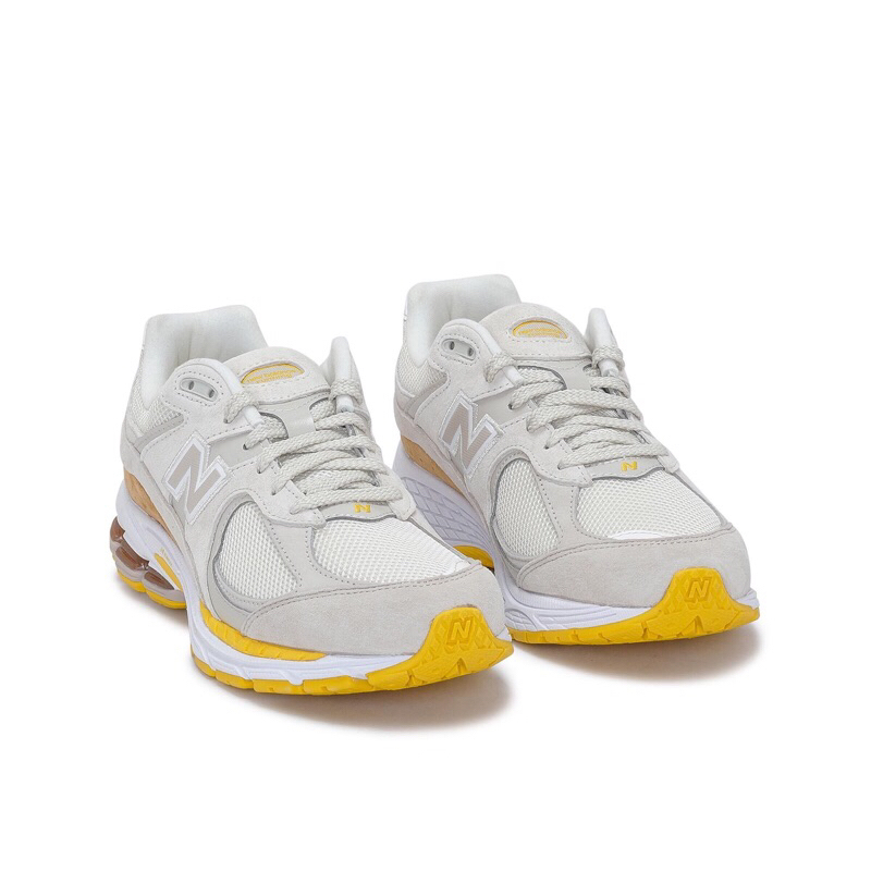 NEW BALANCE 2002R BEIGE YELLOW