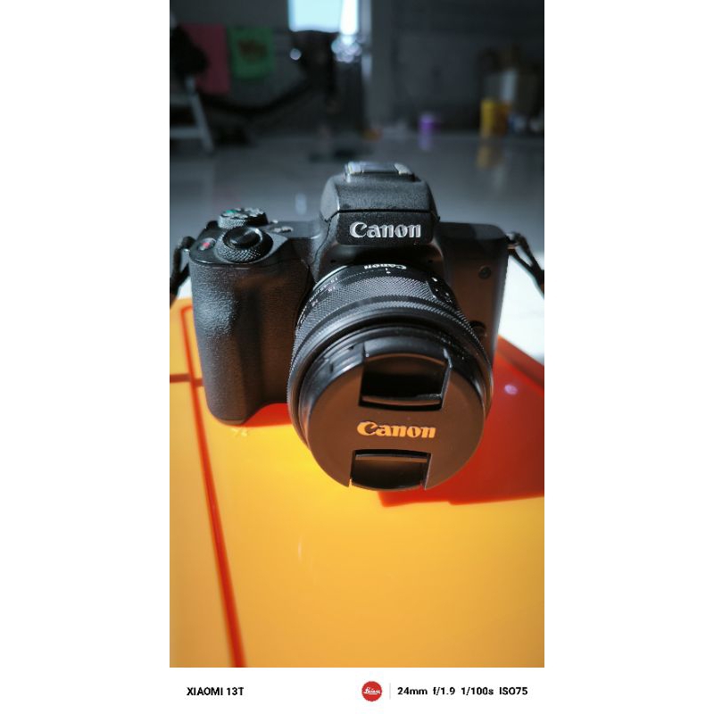 Kamera mirrorless Canon M50 lensa kit mulus