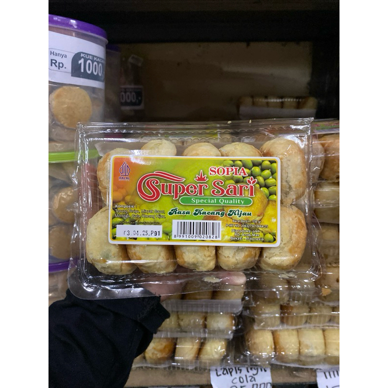 

Kue pia kering sopia supersari isi 10