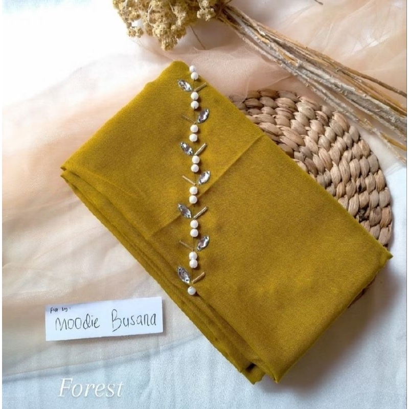 HIJAB PARIS PREMIUM PAYET SWAROVSKI DAUN / Jilbab Voal Segi Empat Payet Bando Beads / Hijab Squar...