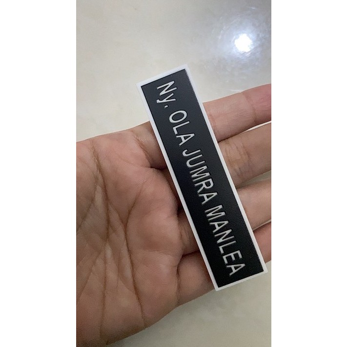 

Name Tag Datar Tepi lis Putih (Nama Dada, Pin Nama Tidak Timbul)