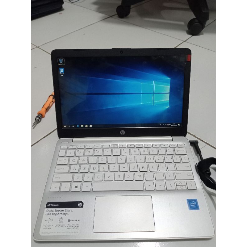 Notebook Hp stream 11-ak0035nr ram 4gb 32gb emmc Murah