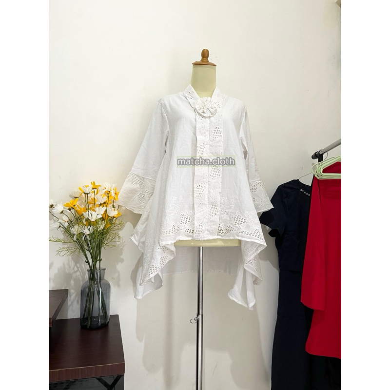 Atasan Kebaya Katun Bolong Berpuring