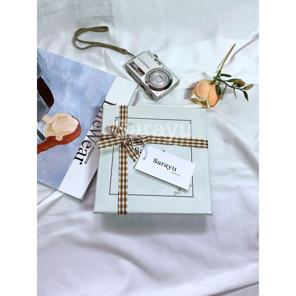 

Sarayu - Kotak Hadiah / Hard Box / kado ( tidak termasuk hijab , hijab di Checkout terpisah ) / kotak premium