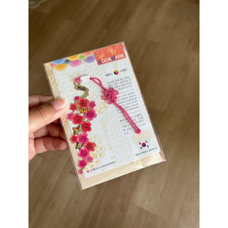 

ready indonesia bookmark korea pembatas buku souvenir korea asli