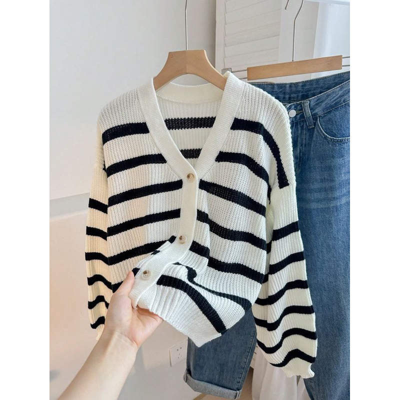 Sweater Garis-Garis Berkancing Lengan Panjang Hitam Putih