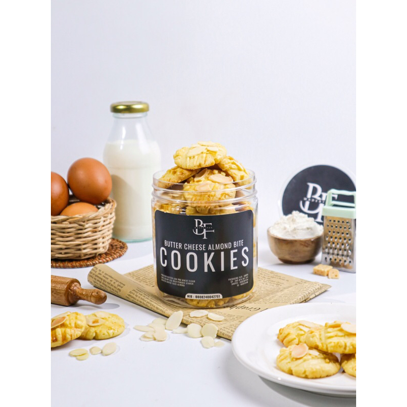 

Butter Cheese Almond Bite Cookies - Kemasan Toples 600ml