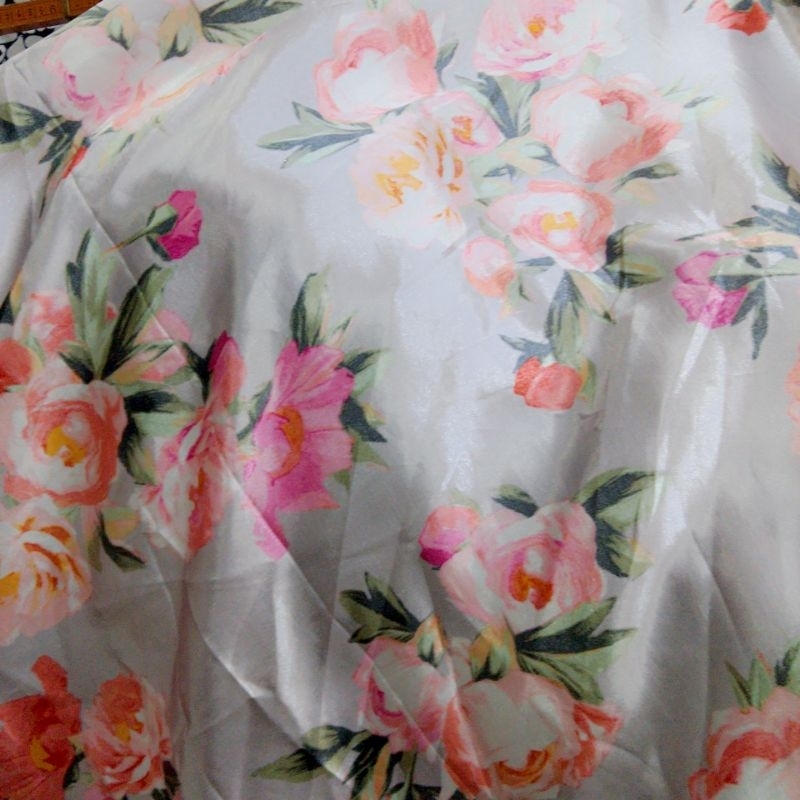 kain satin silk motif - kain satin motif bunga import - kain satin meteran - kain satin premium - zk