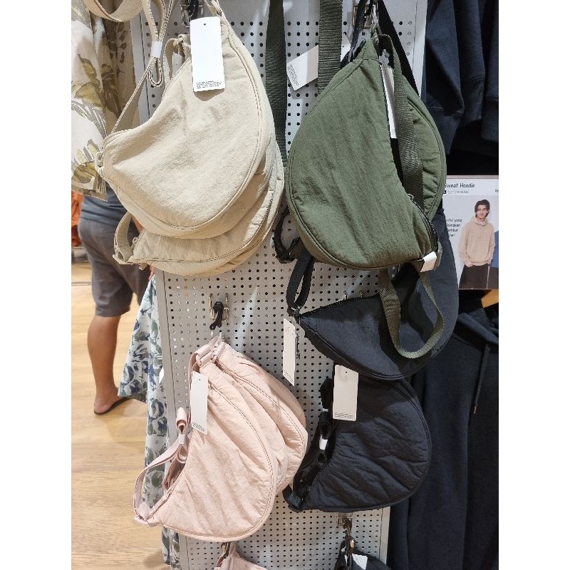 TAS HALF MOON UNIQLO TAS SELEMPANG CEWEK TAS BAHU WAIST BAG UNIQLO