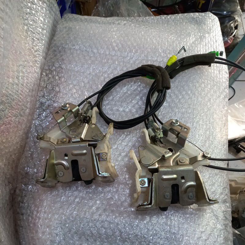 DORLOK PINTU SLEDING TOYOTA SIENTA