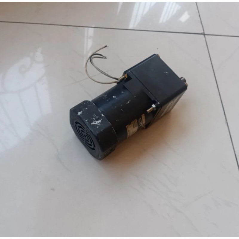 Dinamo Motor Gearbok Oriental 3Phase 60W Ratio 1 : 6 286Rpm