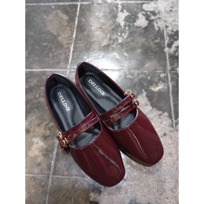 Flat shoes wanita tali gesper