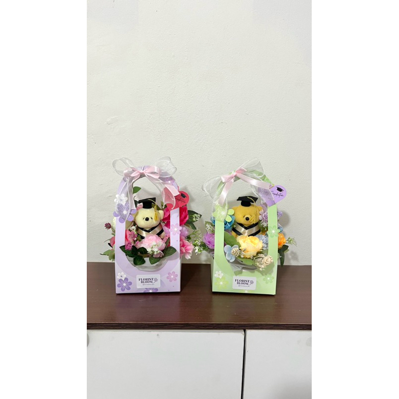 Flower Box Wisuda | FLORIST BLOOM PEKANBARU