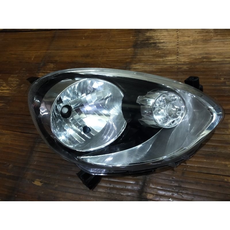 Headlamp Nissan march 2014_2017