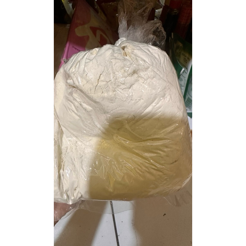 

tepung terigu segitiga 250g