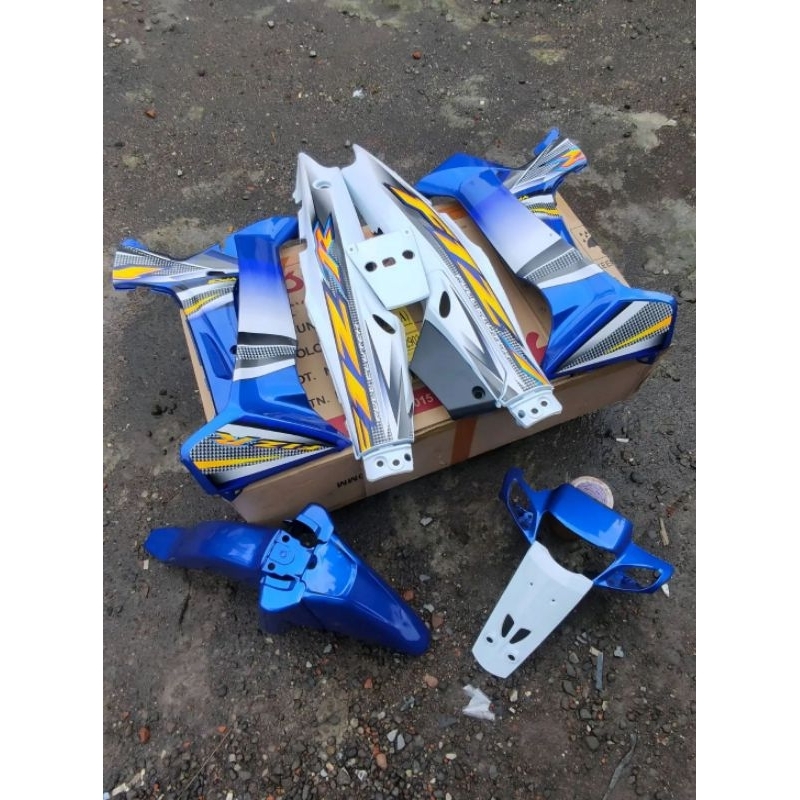 Paket hemat body halus fullset Yamaha fizr tahun 2004 biru putih body halus fullset Yamaha fizr tahu