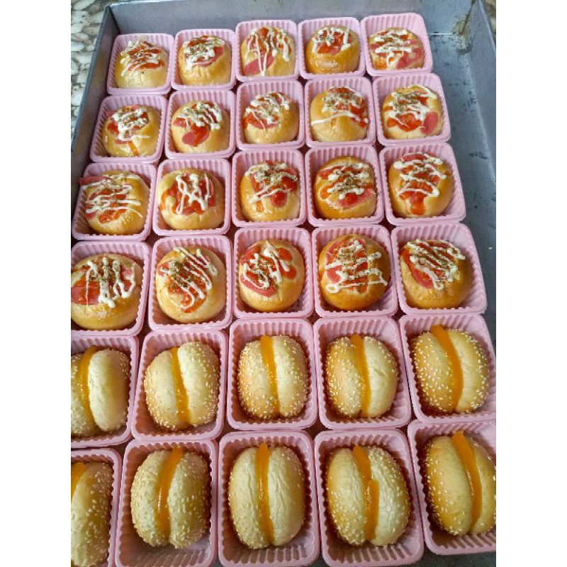 

roti mini mika varian, abon, coklat, pizza, srikaya, strawberry, blubery, vanila