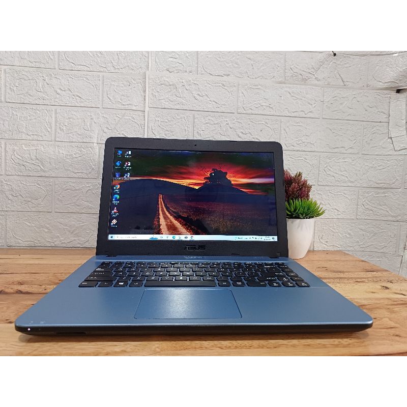 Laptop Asus 1Jutaan.Laptop Asus X441N,Intel Celeron N3350,Ram 4,Hdd 500Gb.Mulus Siap Pakai