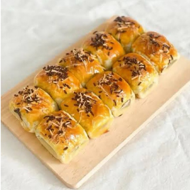 

Bolen Pisang Coklat Bandung Sarenabakery isi 10