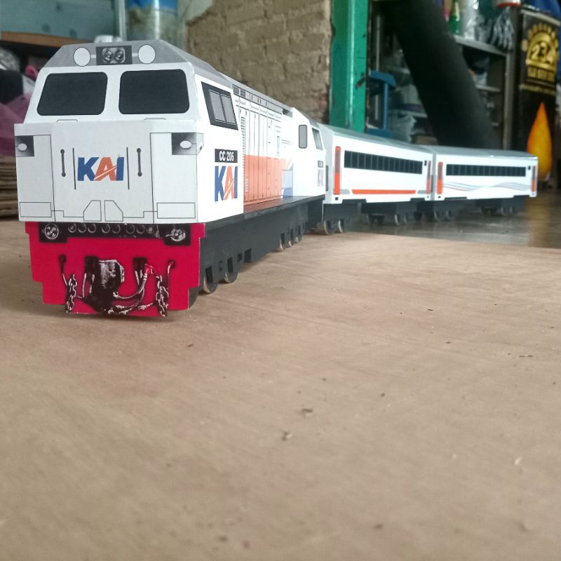 Kereta api mainan CC206 + 2 Rangkaian Gerbong