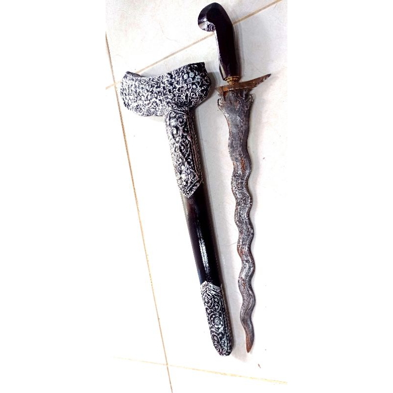 Keris  Karno tinandingPamor adeg k