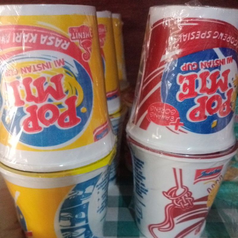 

Pop mie kari ayam dan pop mie goreng