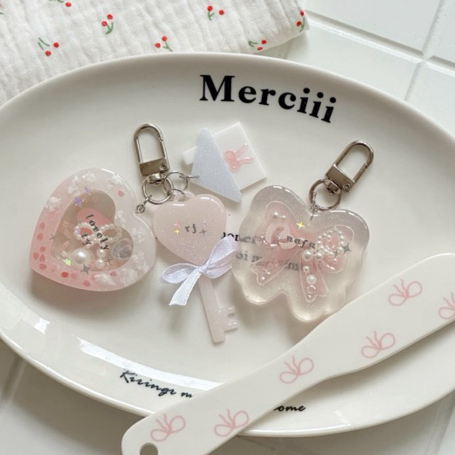 Custom Shaker Keychain Resin Aesthetic Coquette Hati Kpop