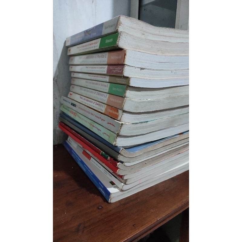 Buku Pelajaran Bilingual Tingkat SMA Preloved